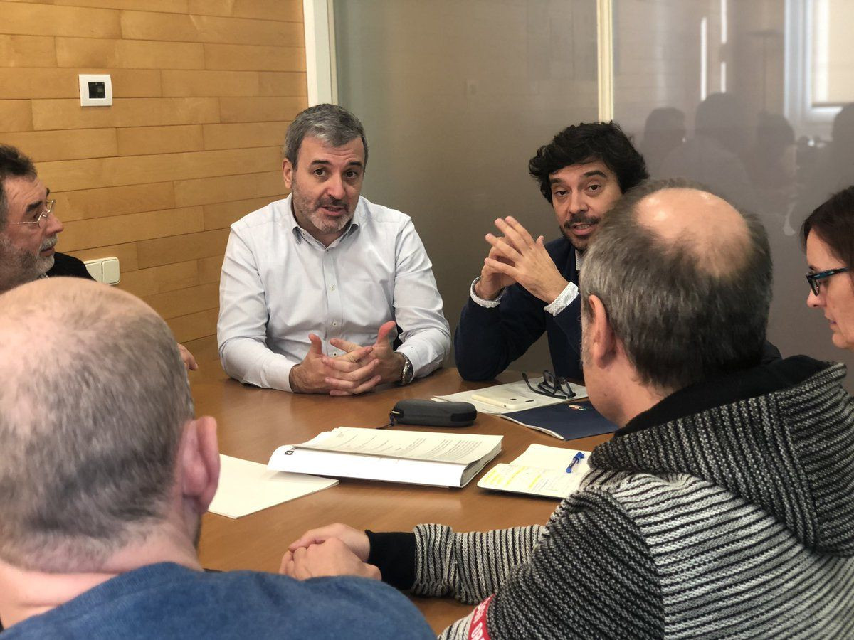 Daniel Mòdol (con barba) junto a Jaume Collboni / PSC