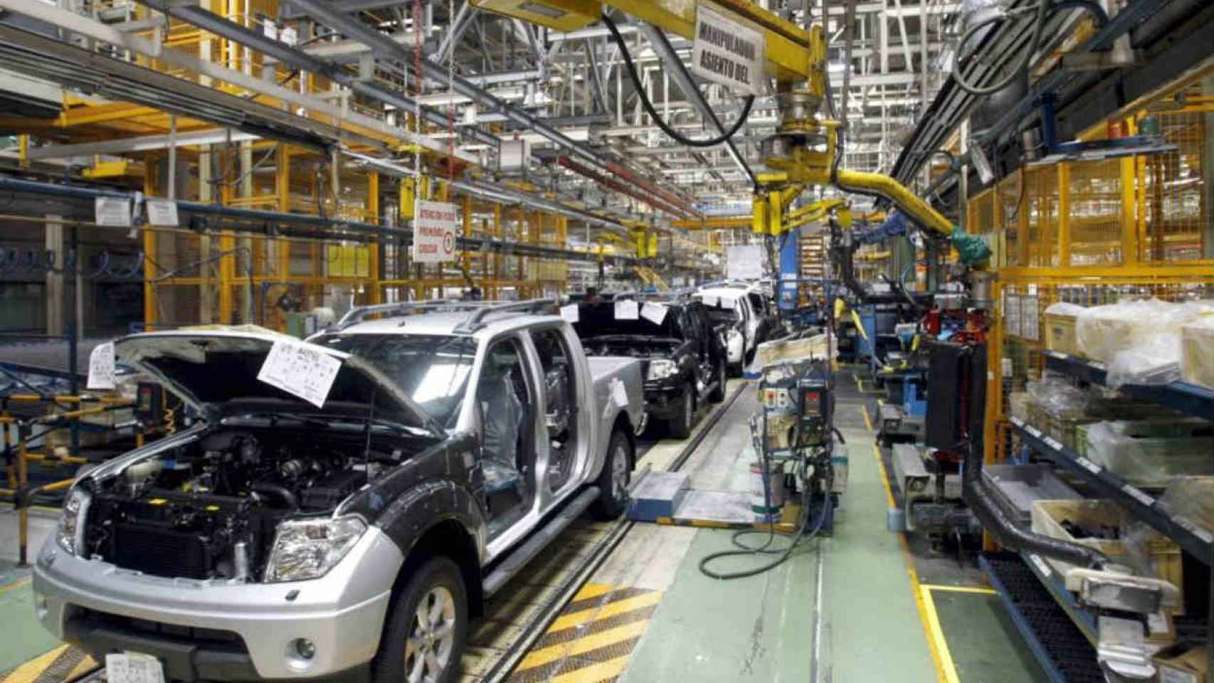 La planta de Nissan en la Zona Franca ha bajado su nivel de producción / EFE