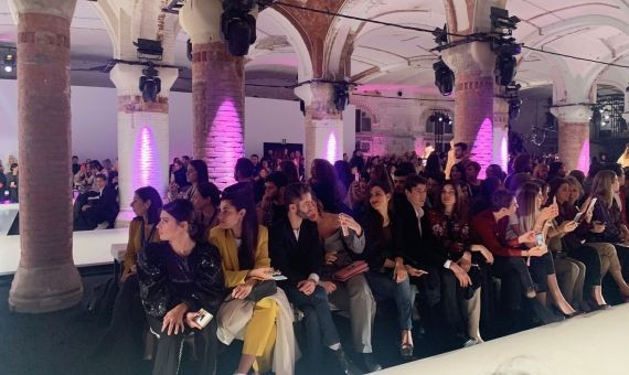 Influencers en el Front Row del desfile de Ze García / VERÓNICA MUR