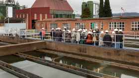 Algunos visitantes técnicos en las instalaciones de Aigües de Barcelona