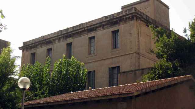 Edificio por el que los vecinos de Les Corts se enfrentan al Arzobispado / Wikimedia