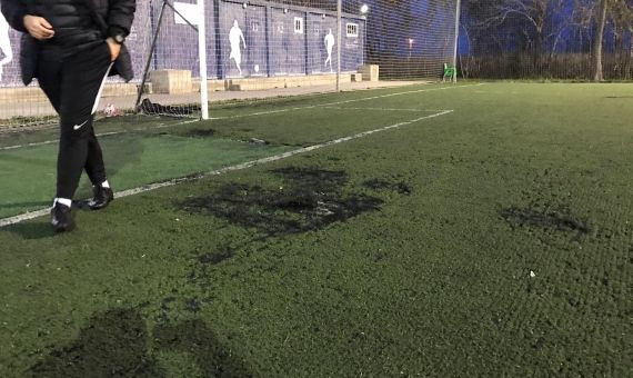 El campo de fútbol 7 de la Teixonera-Valld'Hebrón, en pésimo estado.