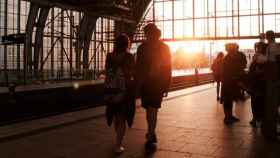 pareja en tren renfe