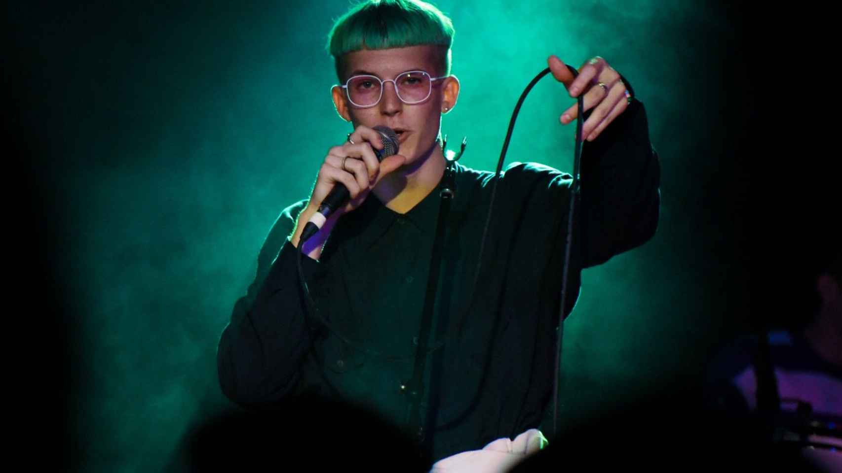 Gus Dapperton en un concierto / GET SOME MAGAZINE