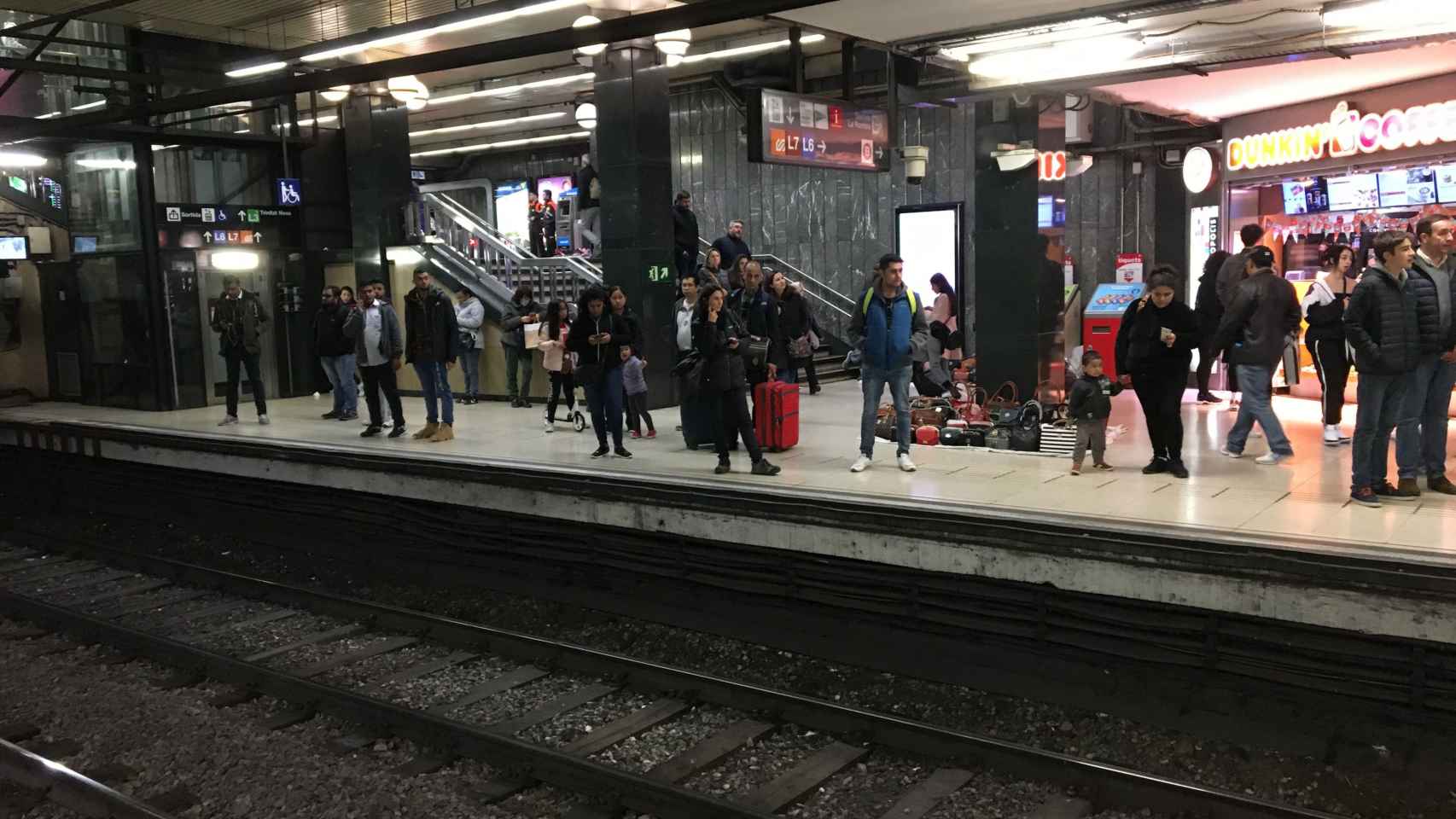 Andén de metro en plaza Catalunya / PABLO ALEGRE