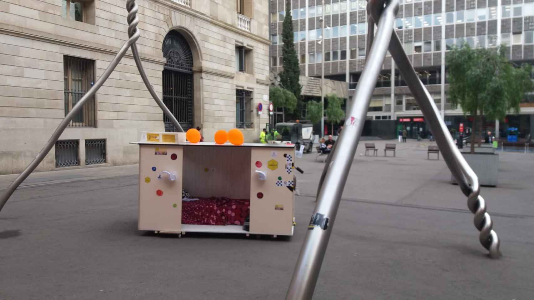 Uno de los habitáculos de los pisos colmena en la plaza Sant Miquel / MA