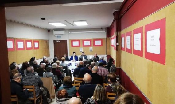 Vecinos de Horta participantes en la reunión contra la 'superilla' de Colau.