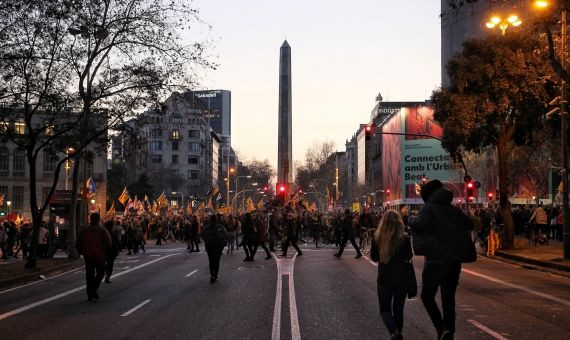 Manifestantes yendo a la concentración del 21F / HUGO FERNÁNDEZ