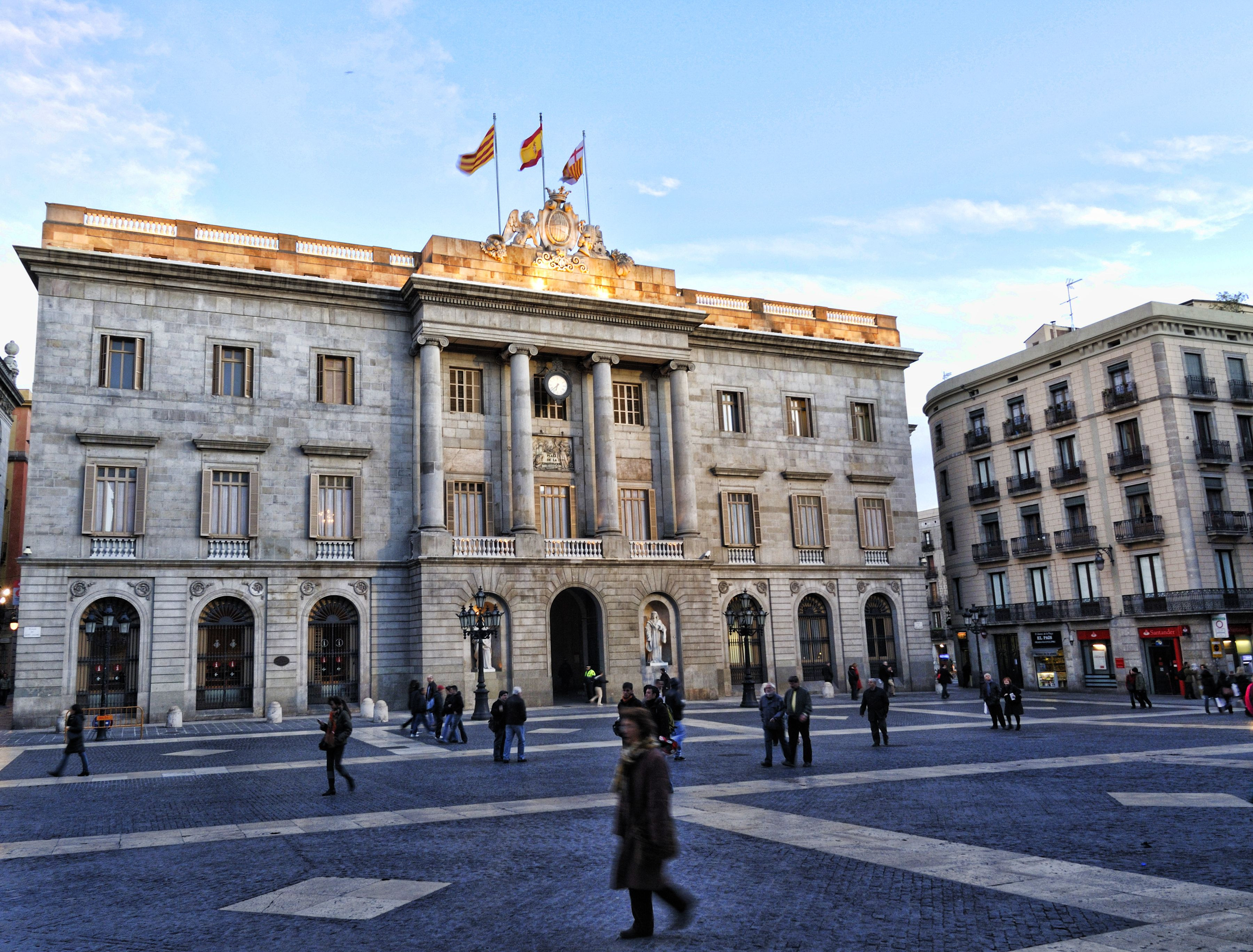 El edificio del Ayuntamiento en la plaza Sant Jaume de Barcelona / ARCHIVO