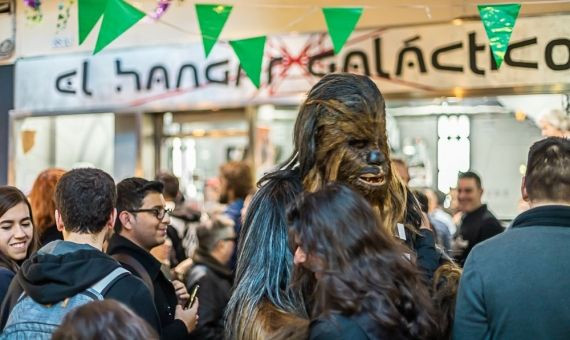 Chewbacca en la inauguración / EL HANGAR GALÁCTICO