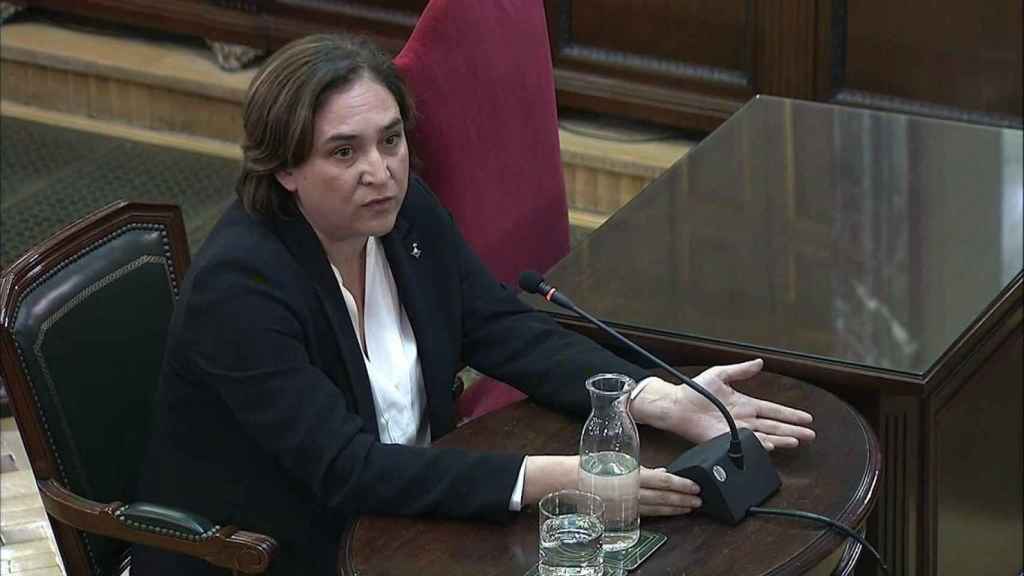 Ada Colau, en un momento de su declaración en el juicio del procés en 2019 / EFE