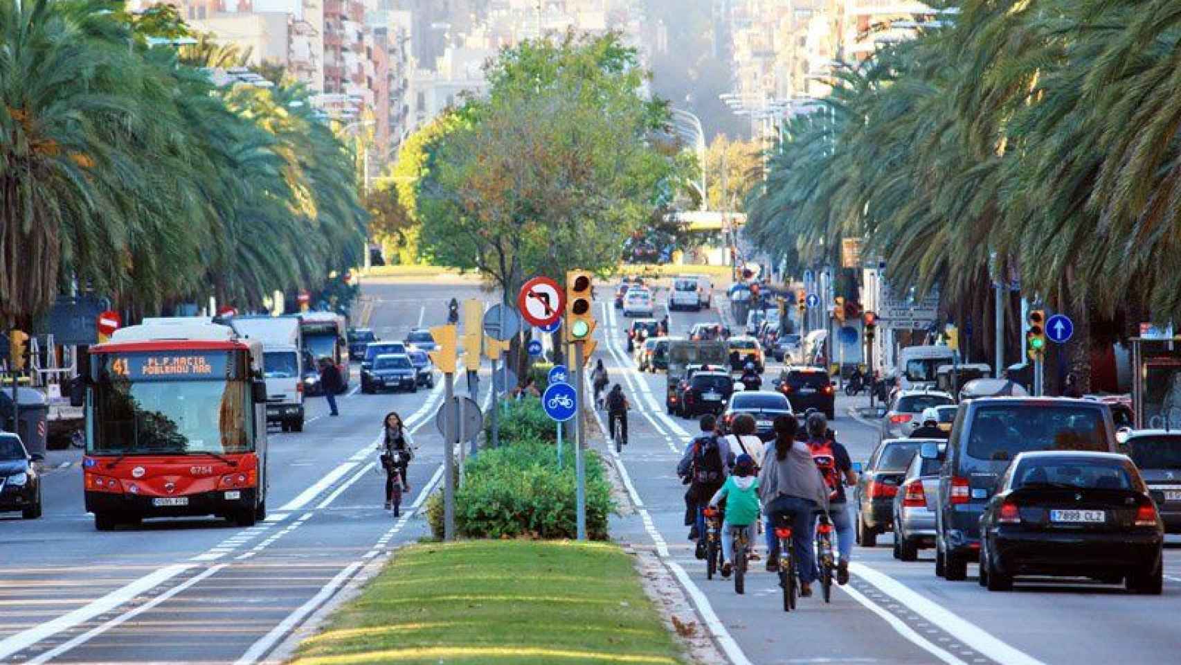 Un grupo de ciclistas en Barcelona / EFE