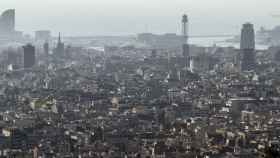 Barcelona está viviendo un episodio contaminación / HUGO FERNÁNDEZ