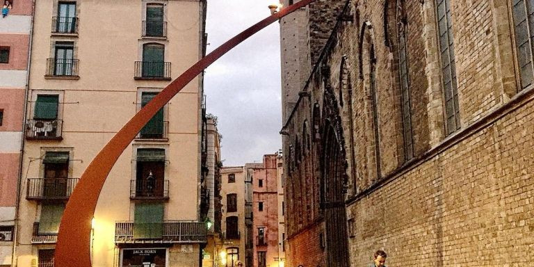 Fossar de les moreres frente a la Catedral del Mar / INSTAGRAM: @comomolabarcelona