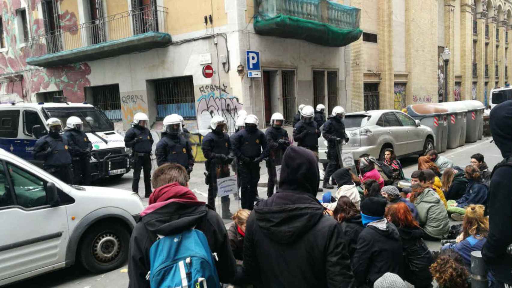 Agentes de la USP en una actuación para desalojar un local municipal okupado