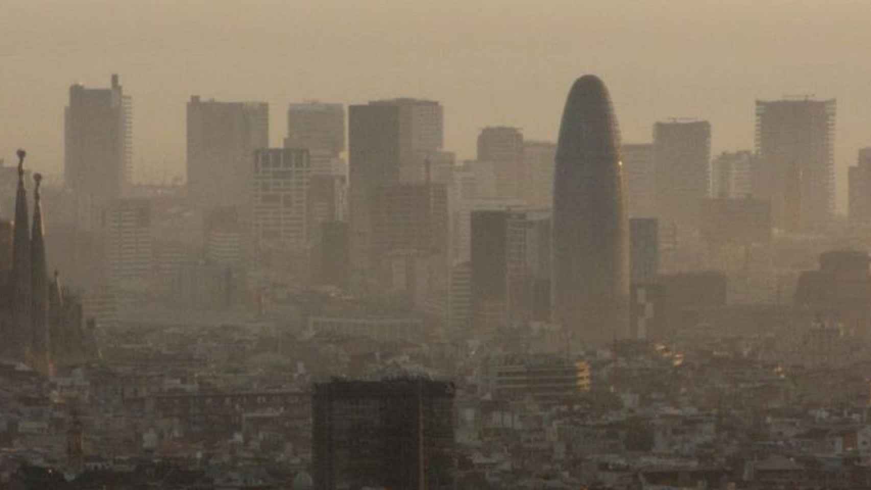 El PSC pide que el transporte público sea gratuito los días de alta contaminación / ARCHIVO