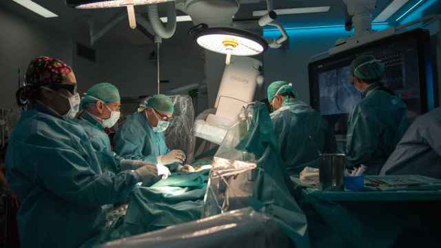 Una operación en la clínica Teknon en una imagen de archivo / TEKNON