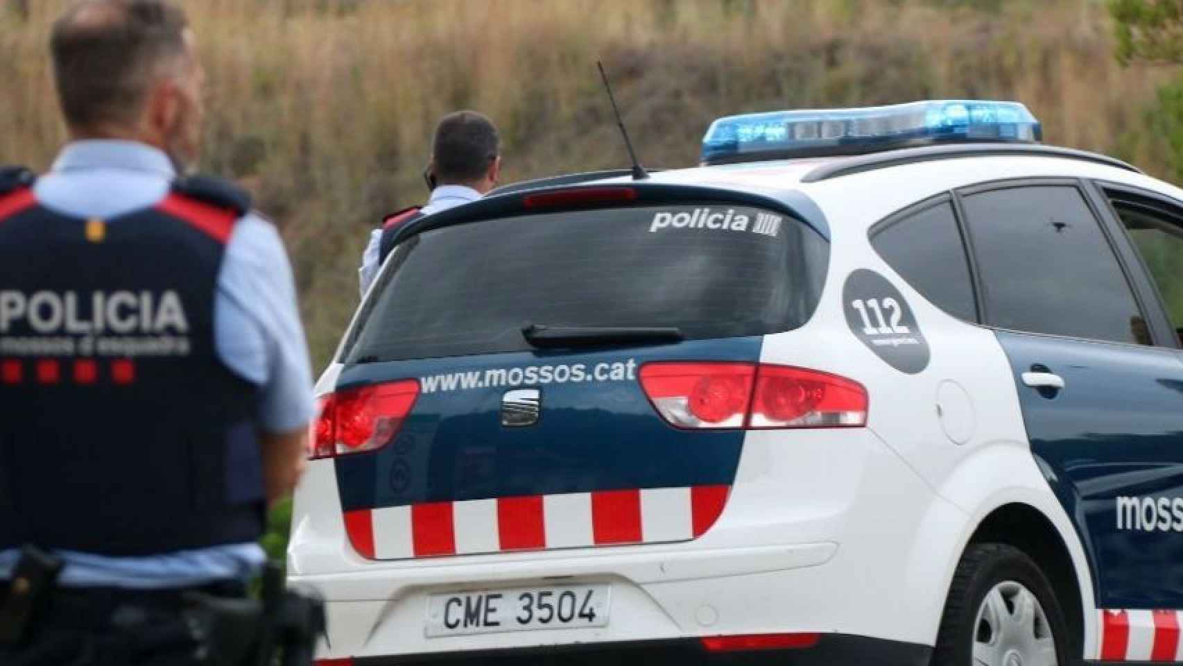 Una persona se atrinchera en un piso la calle de Roselló durante 18 horas / ARCHIVO