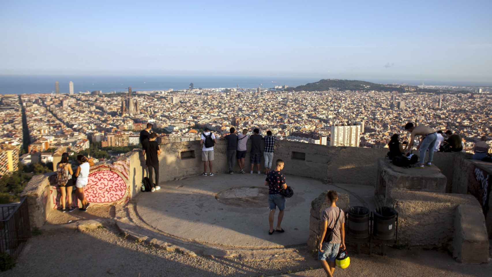 Vista de Barcelona desde los  búnkers del Carmel / HUGO FERNÁNDEZ