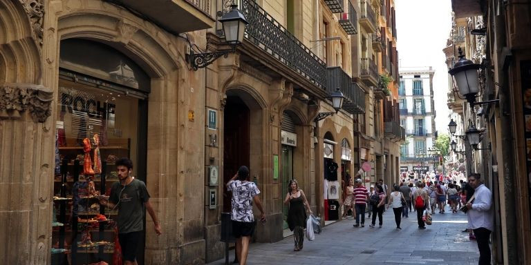 Calle de la Boqueria en el Gòtic / HUGO FERNÁNDEZ