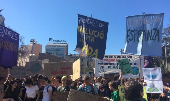 Manifestación contra el cambio climático en el centro de Barcelona / PATRICIA MARTIJA