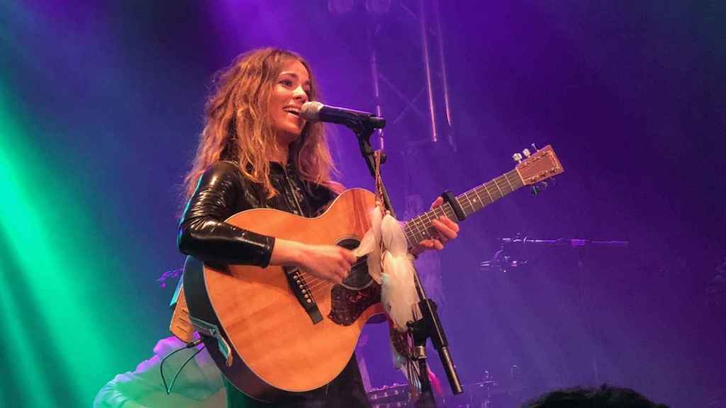 Sofia Ellar en un concierto