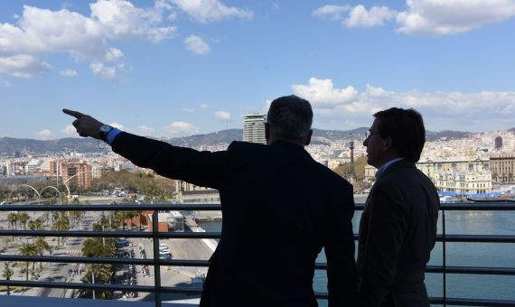 Bou y Martínez-Almeida, con vistas al puerto de Barcelona / LENA PRIETO