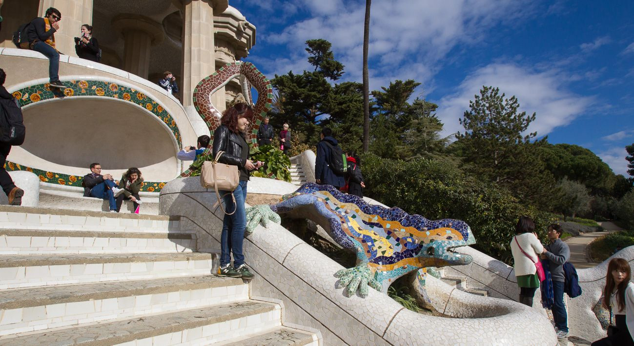 Un bus une desde el 1 de abril la plaza de Alfons X con el Park Güell / AYUNTAMIENTO DE BARCELONA