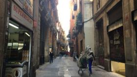 Una imagen de la calle Escudellers, una de las más 'chungas' del Gòtic, Barcelona / P. B.