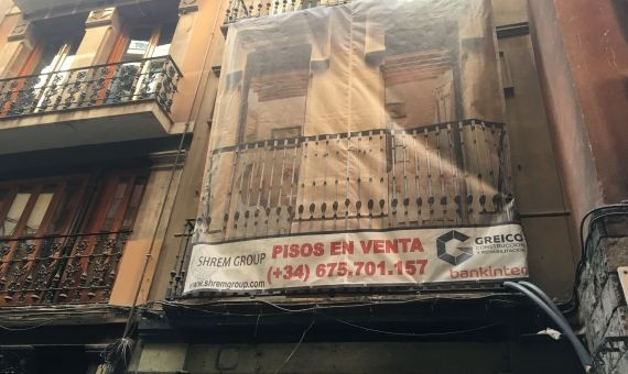 Un piso en obras en la calle Escudellers del Gòtic / P. B. 