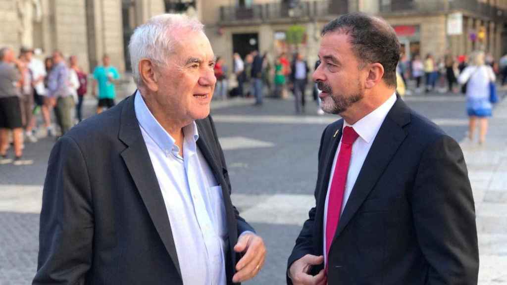 Ernest Maragall y Alfred Bosch, en la plaza de Sant Jaume / TWITTER @ALFREDBOSCH