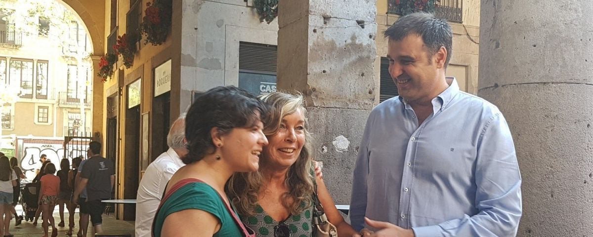 Roger Pallarols con la exconcejal de Ciutat Vella Gala Pin