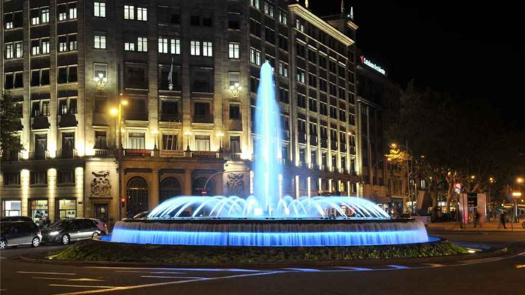 Varios espacios de Barcelona se visten de azul por el autismo / Día Mundial Autismo