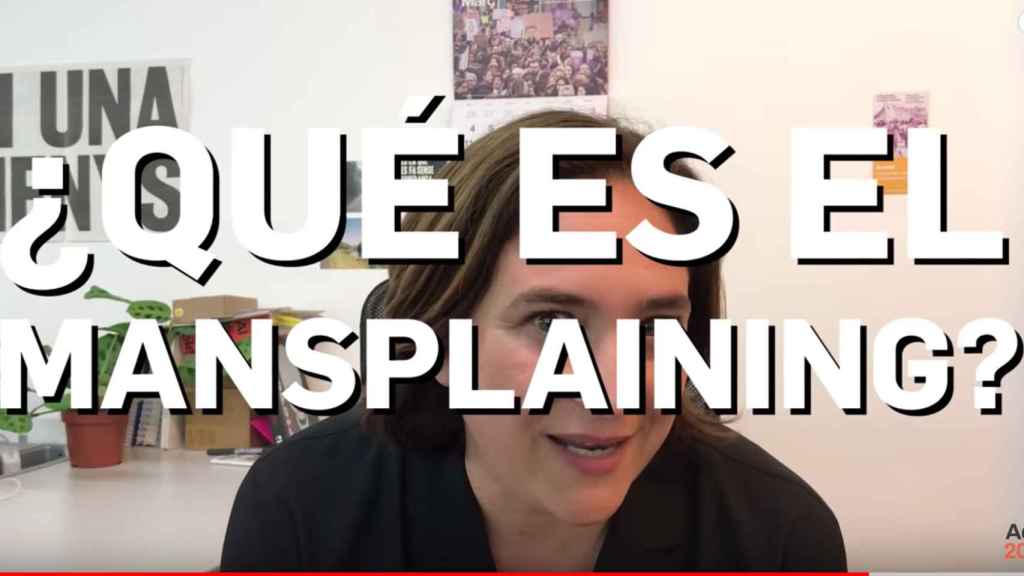 Ada Colau ha colgado un vídeo en las redes sociales en el que acusa a Valls de ser el campeón del 'mansplaining' / YOUTUBE ADA COLAU