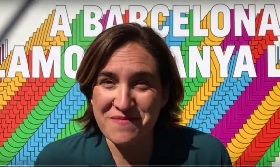 Duras críticas al lenguaje de Colau en sus vídeos de Youtube