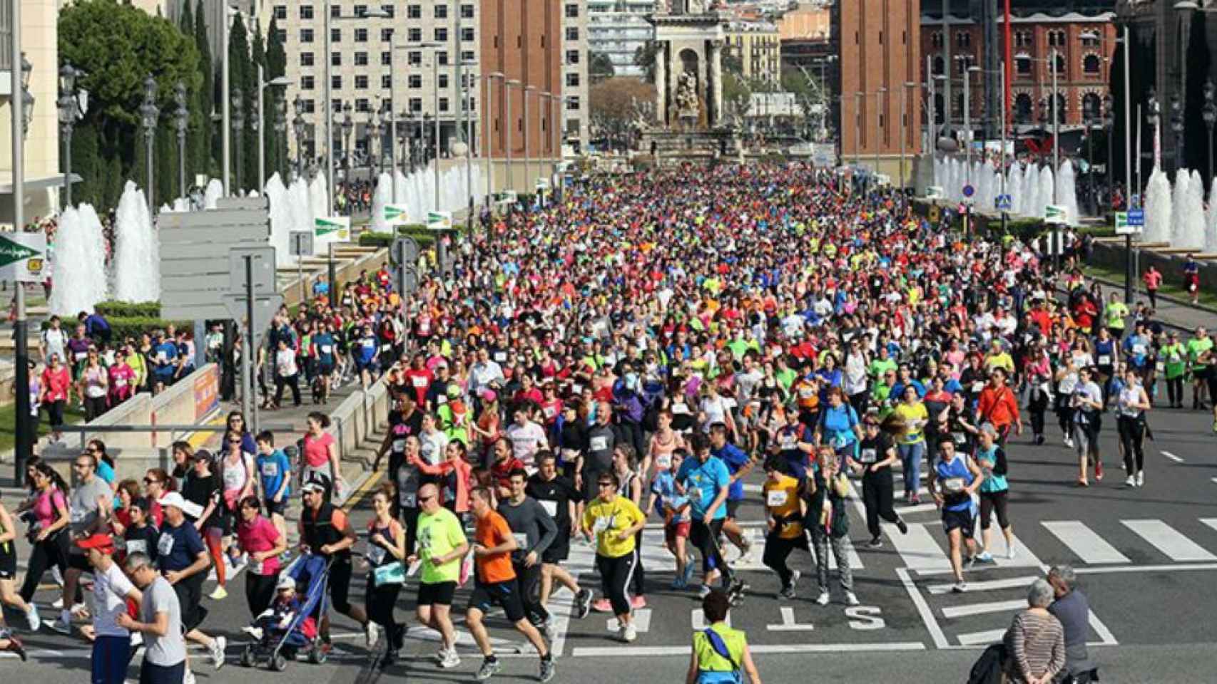 Corredores en una anterior edición de la Cursa de El Corte Inglés