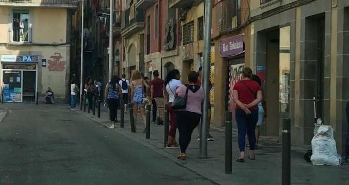 Una calle del barrio del Raval donde se ejerce a diario la prostitución / ASOCIACIÓN ILLA RPR RAVAL