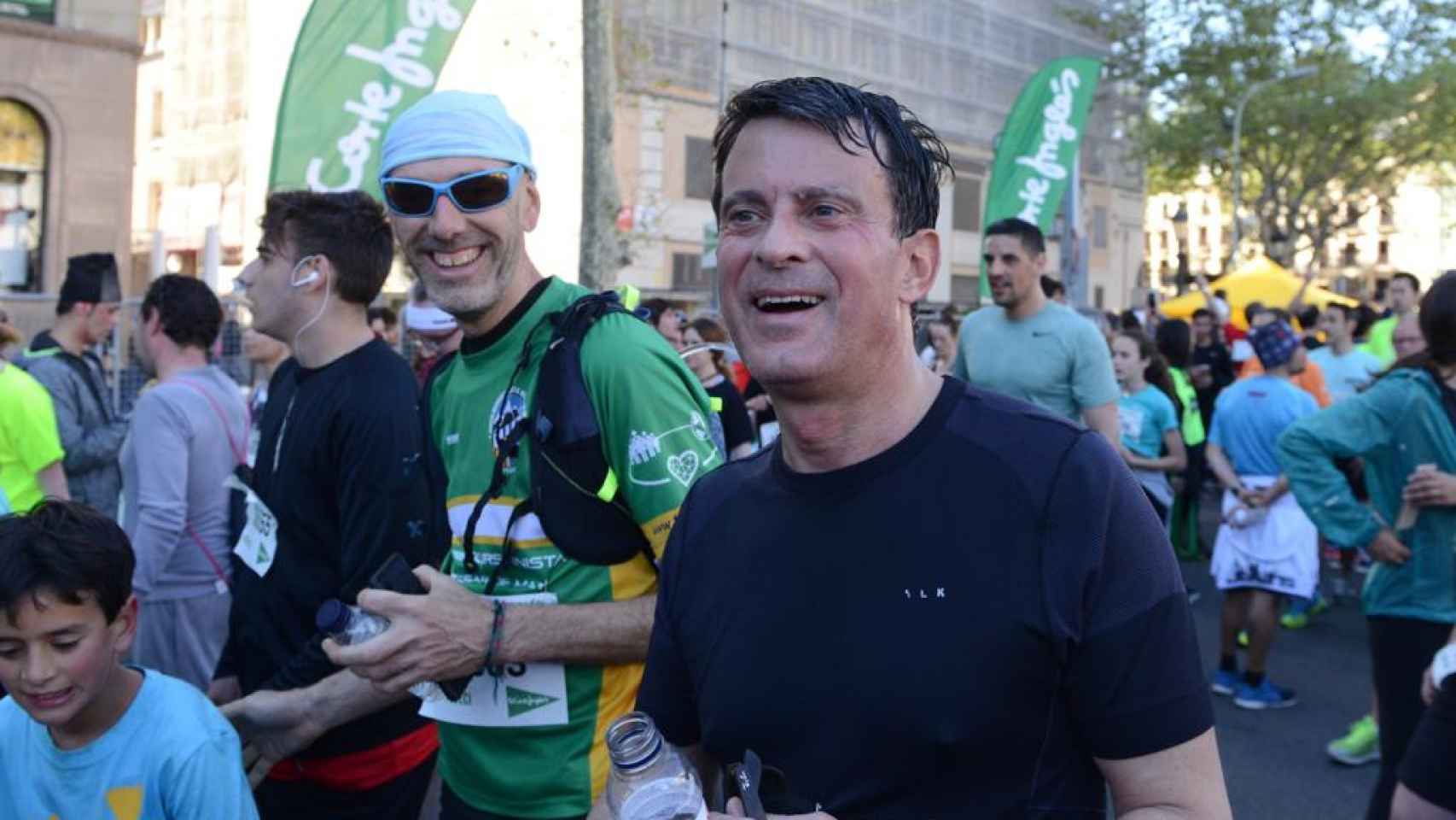 Valls demuestra estar en forma en la Cursa de El Corte Inglés