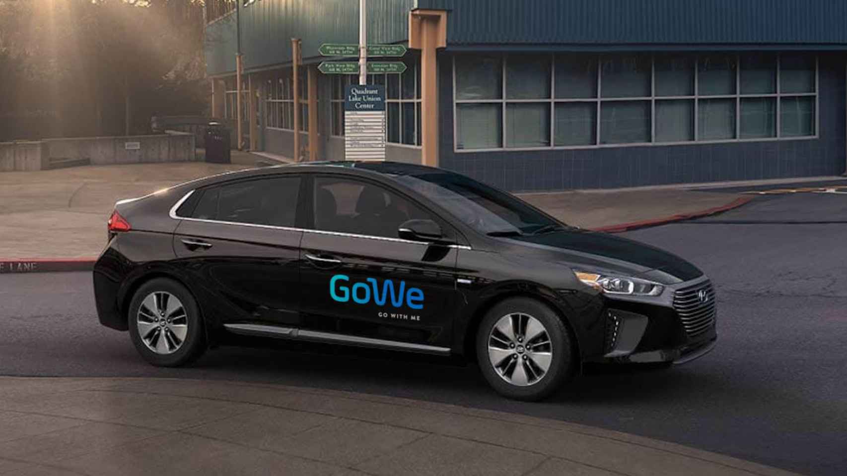 Un vehículo de GoWE, la nueva empresa de VTC en Barcelona