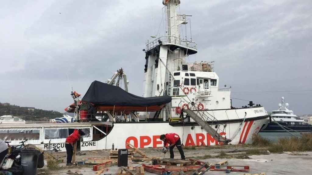 El mal tiempo retrasa la salida del Open Arms de Barcelona / EUROPA PRESS