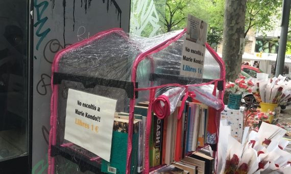 Libreros desafían a Marie Kondo en Sant Jordi / P. B. 