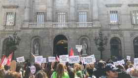 Manifestación de los trabajadores de 010 delante del Ayuntamiento / M. M.