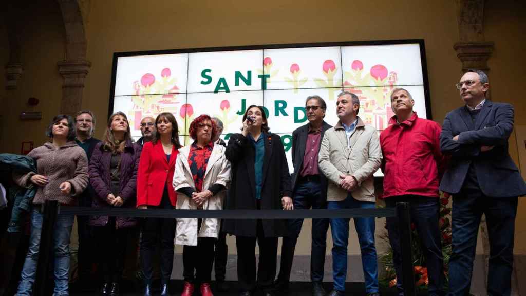 La alcaldesa de Barcelona, Ada Colau, en el tradicional desayuno de escritores de Sant Jordi en el Palau de la Virreina / EUROPA PRESS