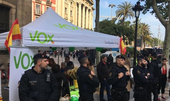 La parada de Vox, en la Rambla, este Sant Jordi / PAULA BALDRICH