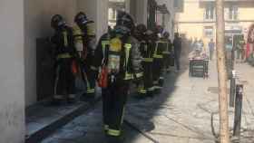 Los bomberos apagan un incendio en una imagen de archivo