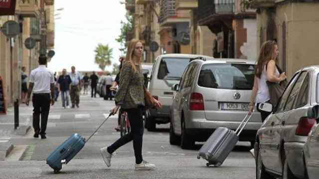 Turistas en el barrio de la Barceloneta / EFE