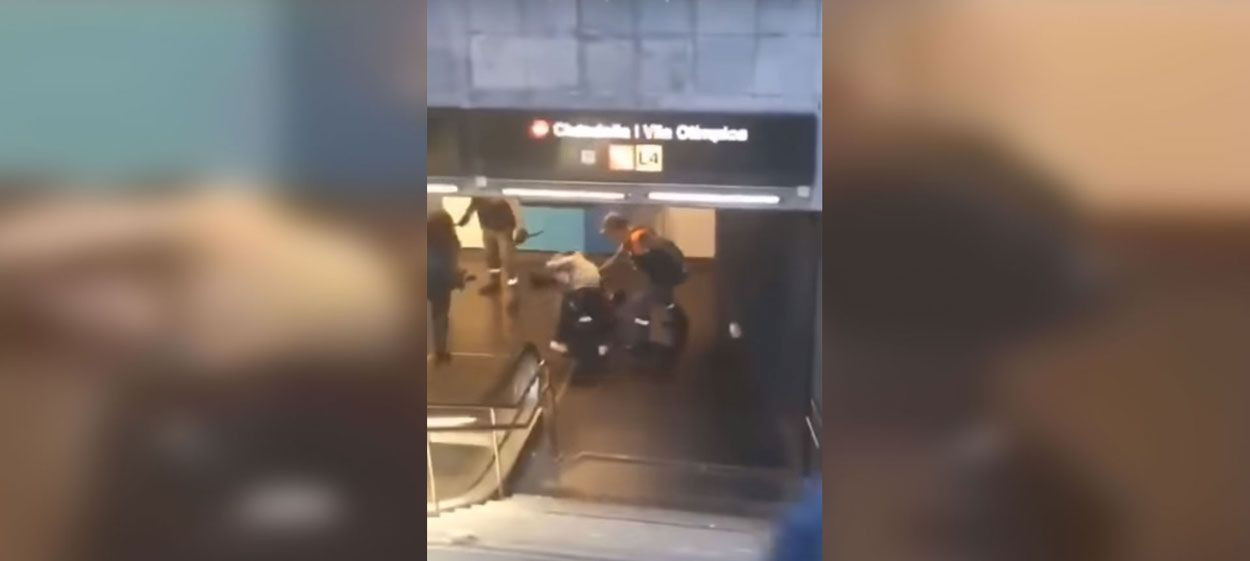 Imagen de una violenta pelea en el Metro de Barcelona