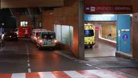 Entrada de urgencias del Hospital de la Vall d'Hebron / HUGO FERNÁNDEZ