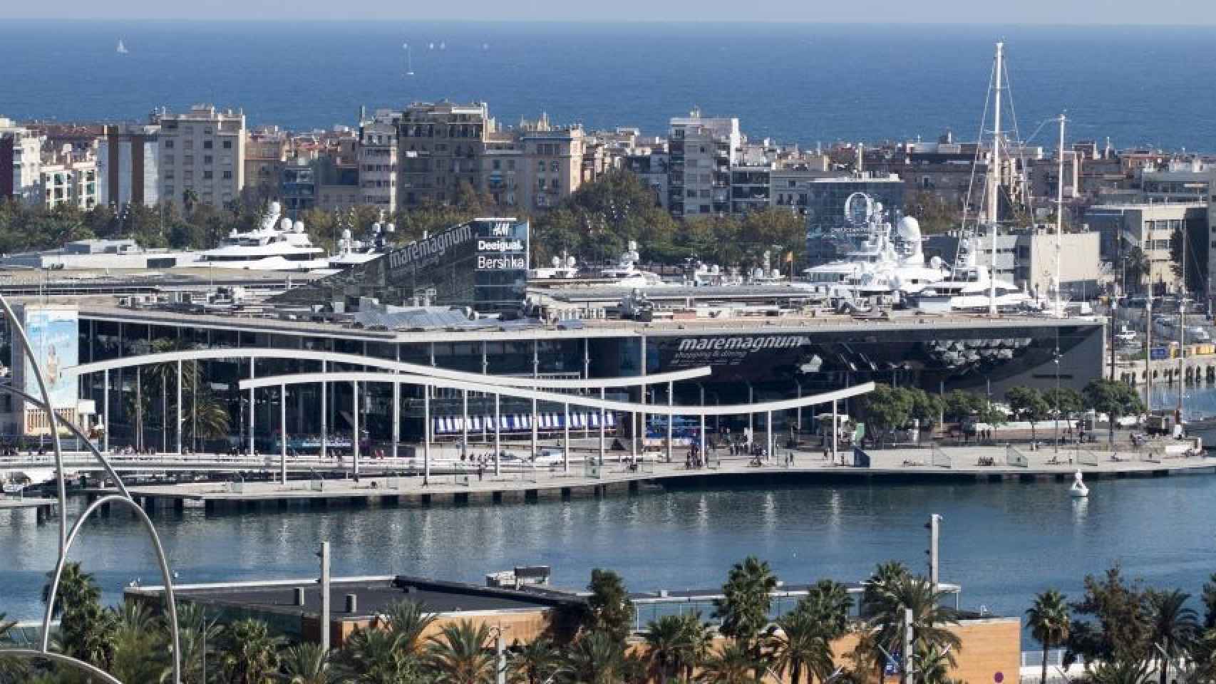 Panorámica del puerto de Barcelona / HUGO FERNÁNDEZ