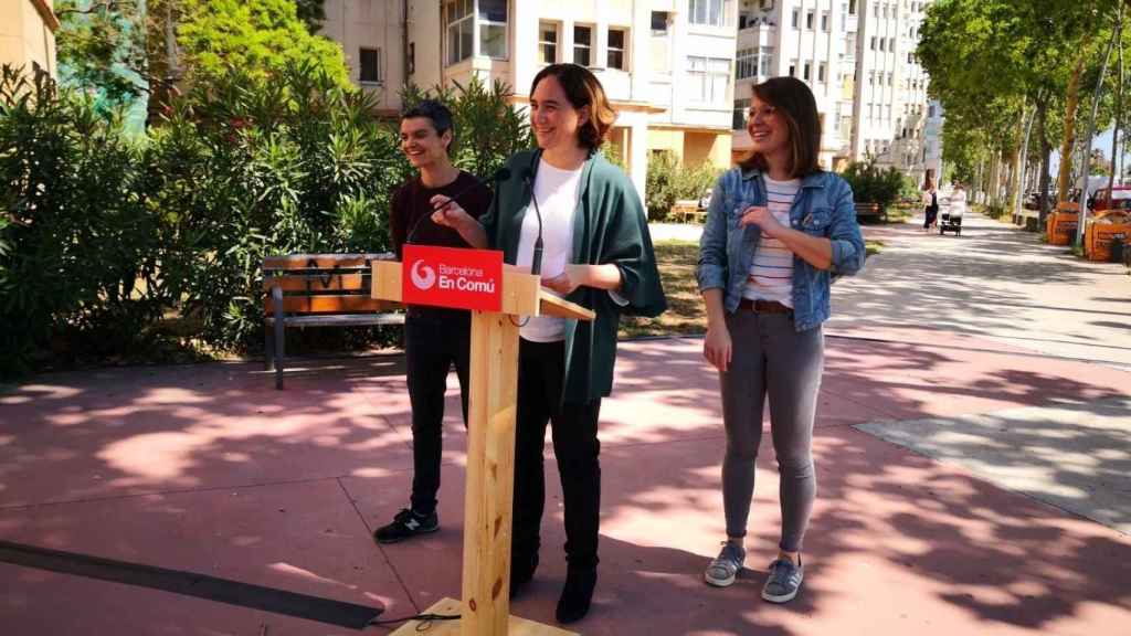 Ada Colau, Lucía Martín y Janet Sanz / EP